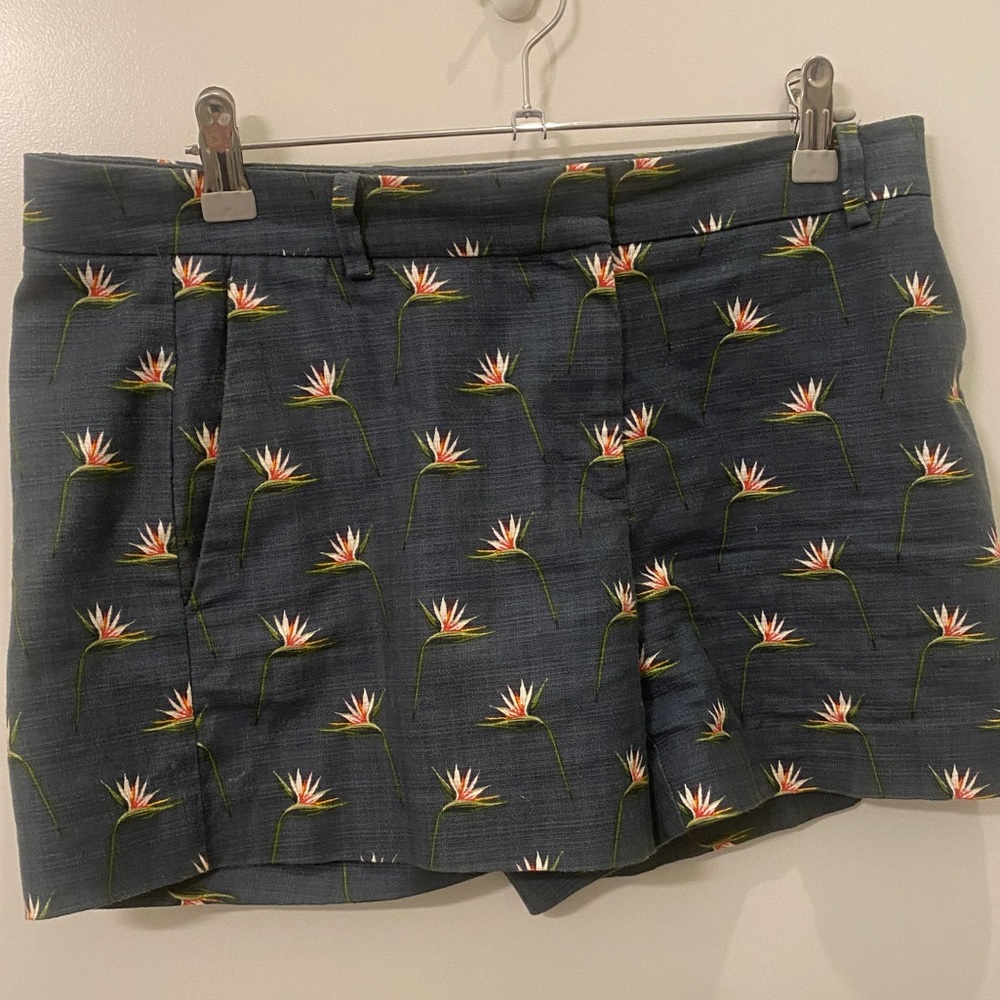 Ann Taylor Devin Fit shorts navy with floral print